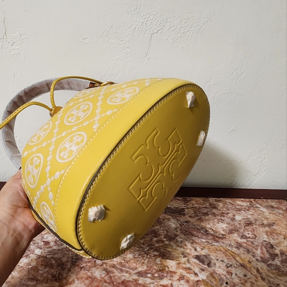 TORY BURCH MONOGRAM BUCKET - Picture 6 of 8